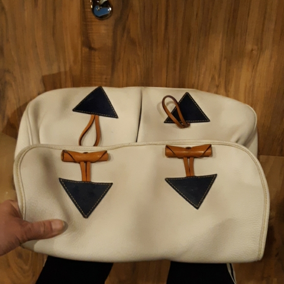 Vintage Dooney & Bourke Large Leather Toggle Bag. - Picture 8 of 8